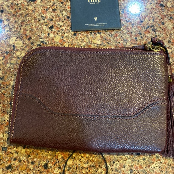 NWT FRYE LEATHER WRISTLET - Picture 4 of 9